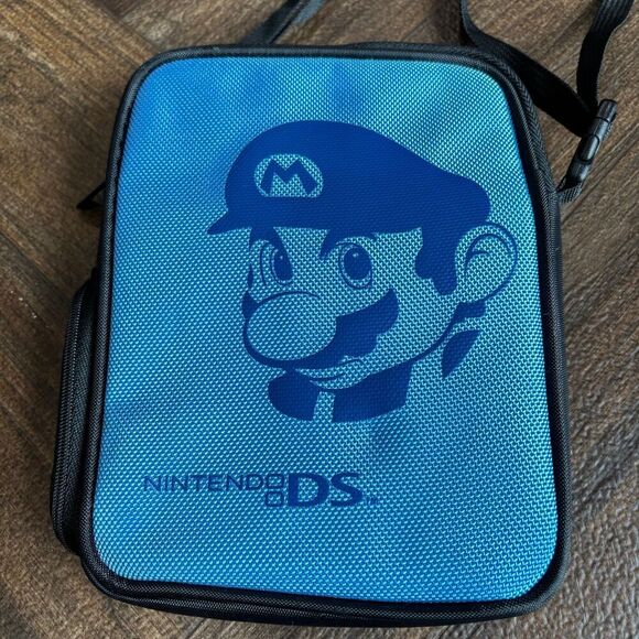 Nintendo DS Mario Carrying Case - Picture 2 of 5